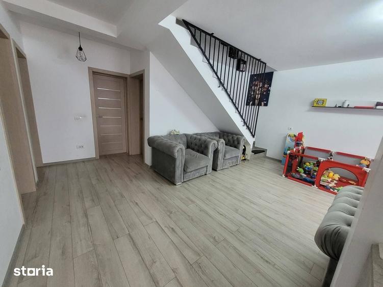 Casă cu 4 camere cu Teren 350 Mp în Dumbrava