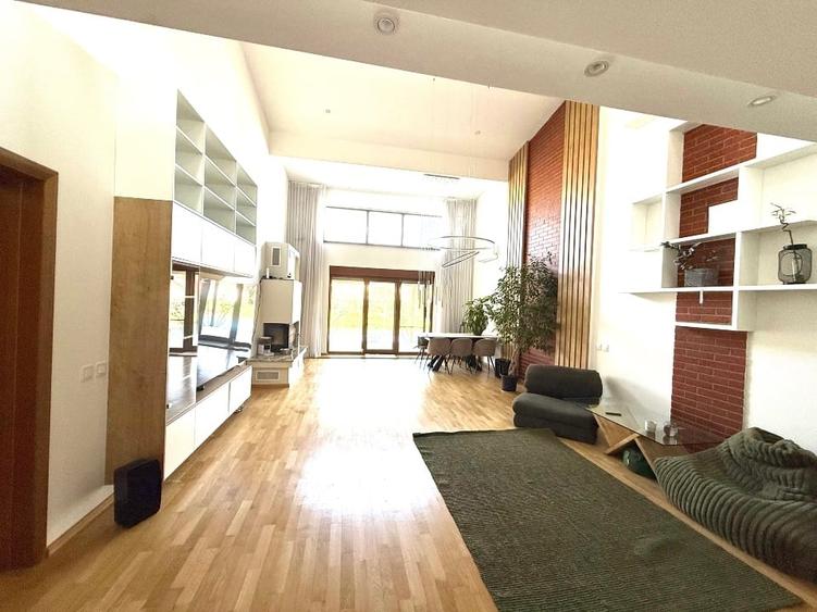 Casă individuală cu 5 camere cu Canalizare în Sud-Vest