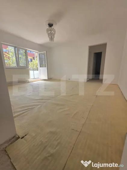 Apartament cu 3 camere semidecomandat în Central