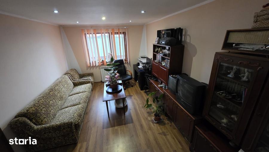 Casă cu 6 camere cu Teren 960 Mp în Câmpineanca