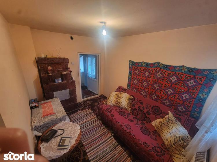 Casă cu 3 camere semidecomandat cu Teren 3197 Mp în Dumbrava