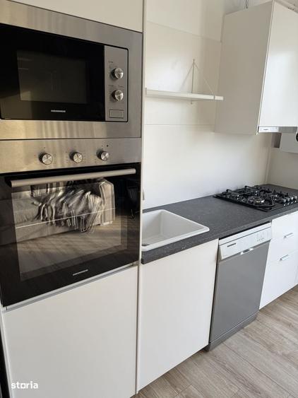 Apartament cu 3 camere decomandat în Exterior Vest