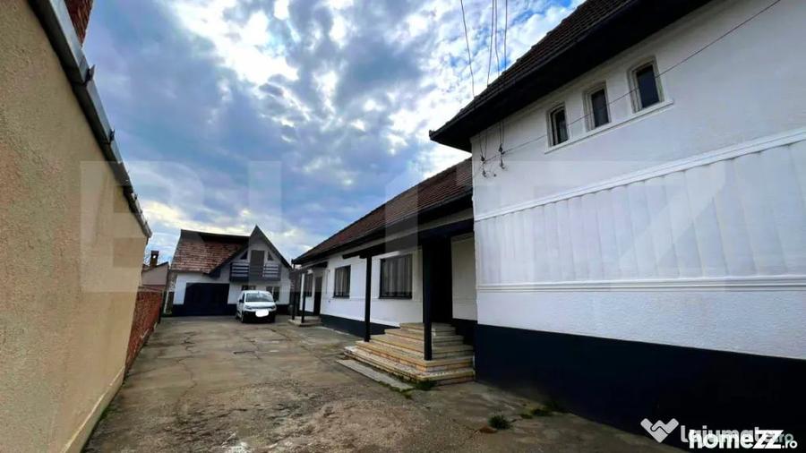 Casă cu 6 camere cu Teren 644 Mp în Central