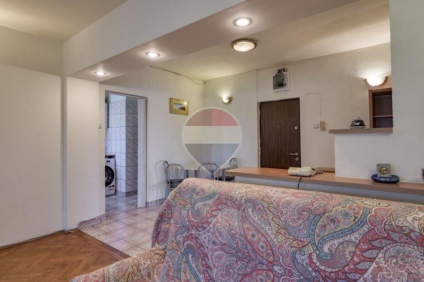 Apartament cu 3 camere semidecomandat, mobilat în Vatra Luminoasă
