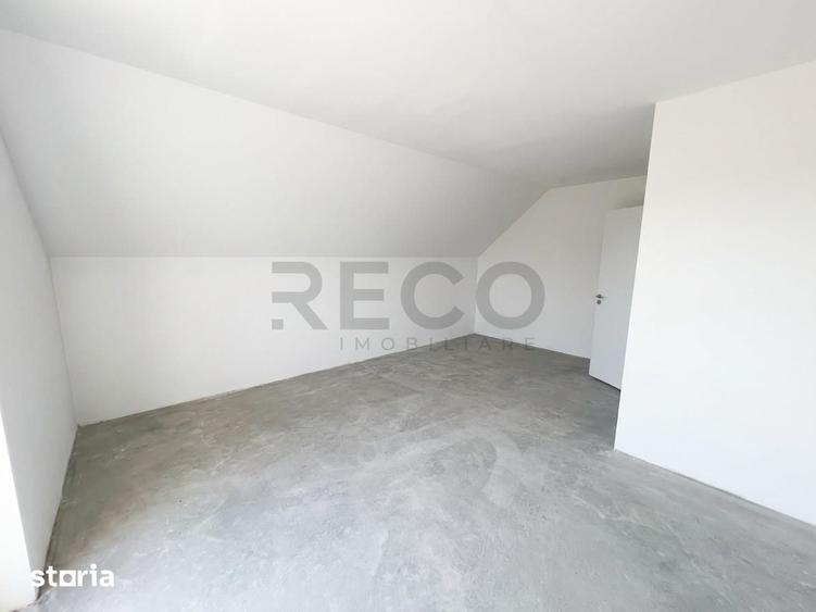 Casă cu 5 camere cu Teren 492 Mp în Sânmartin