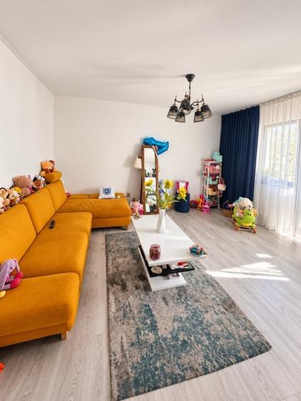 Apartament cu 3 camere decomandat, mobilat în Central
