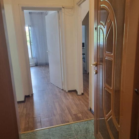Garsonieră decomandată în Eroilor