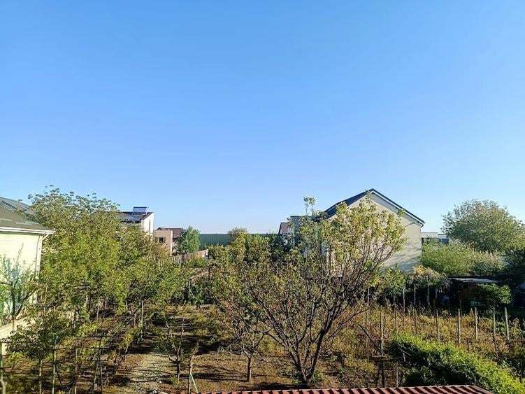 Casă individuală cu 10 camere cu Teren 1000 Mp în Central