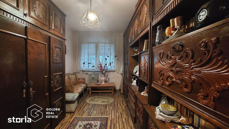 Apartament cu 3 camere semidecomandat în Miron Costin