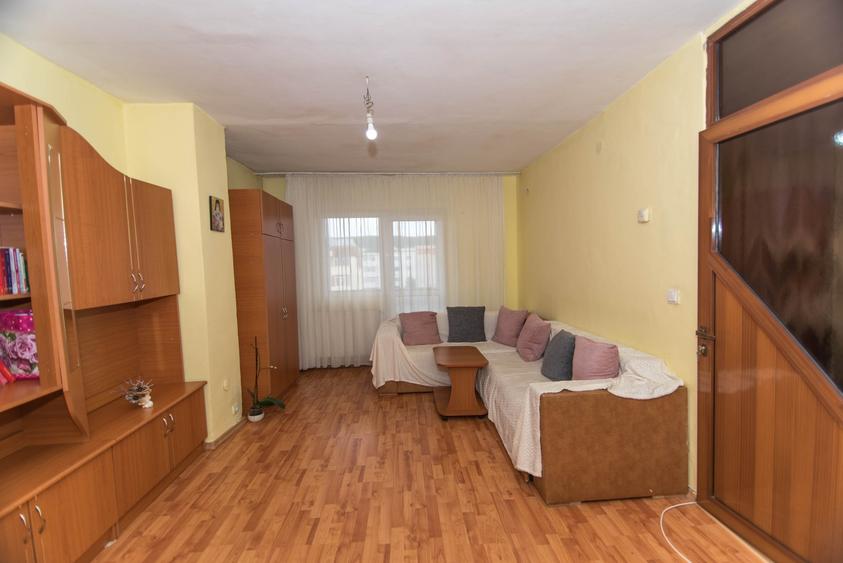 Apartament cu 3 camere decomandat în Mioveni