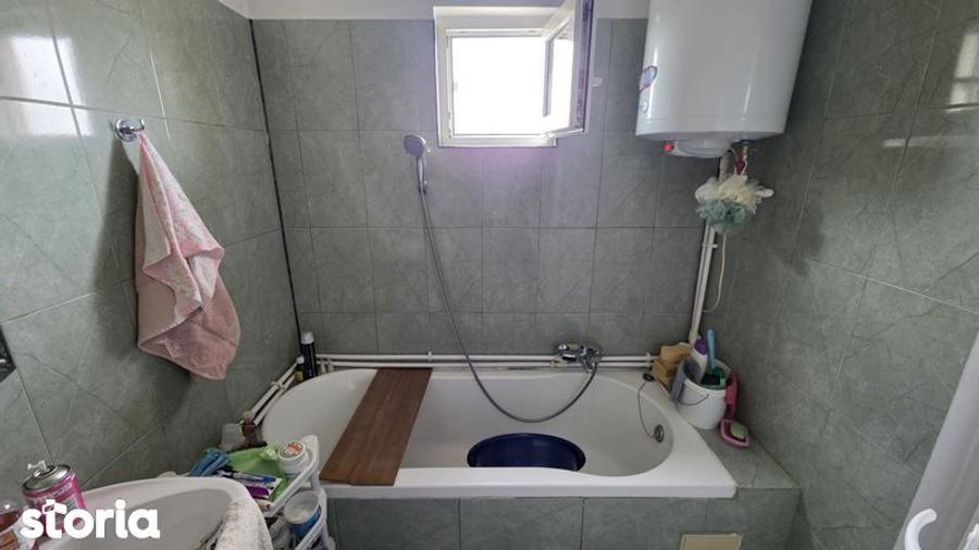 Casă cu 4 camere cu Teren 1350 Mp în Produlești