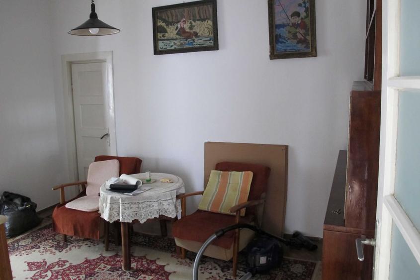 Casă cu 3 camere decomandat în Ultracentral