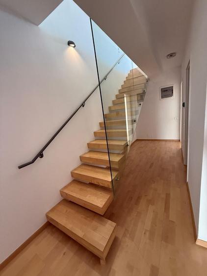 Apartament cu 4 camere, mobilat în Capitale