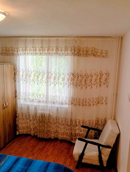 Apartament cu 3 camere semidecomandat în Exterior Vest