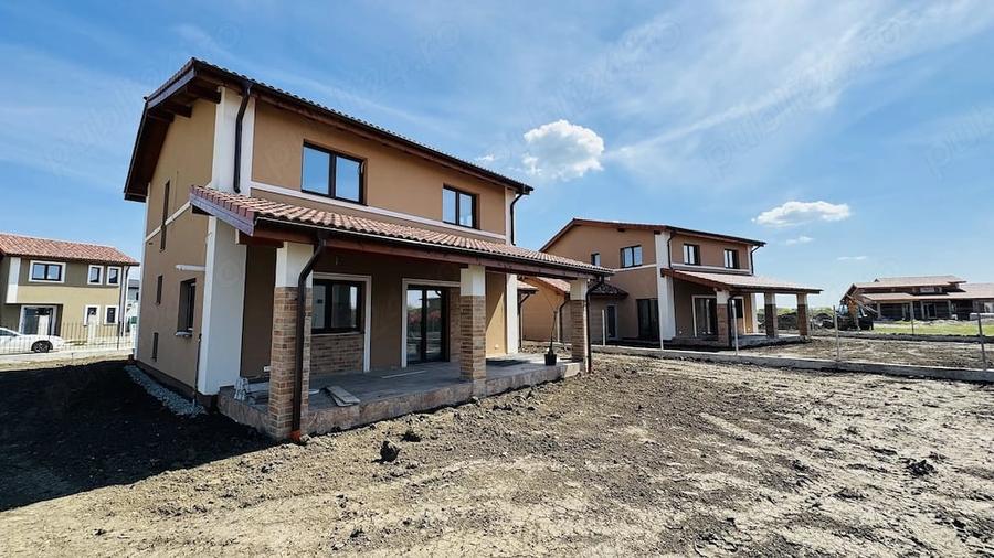Casă cu Teren 589 Mp în Săcălaz