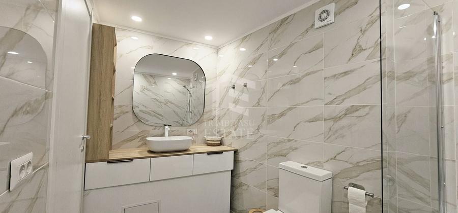 Apartament cu 3 camere semidecomandat, mobilat în Central