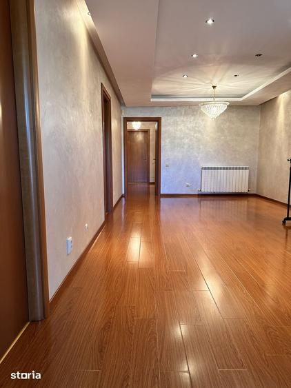 Casă cu 10 camere cu Teren 600 Mp în Eforie