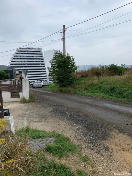 Teren de 4200 mp, în Zorilor