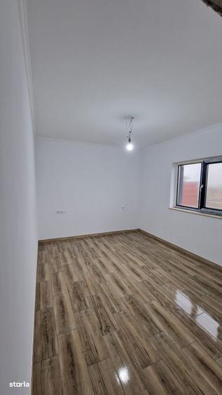 Casă cu 3 camere decomandat cu Canalizare în Agigea