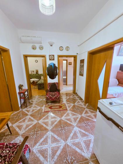 Apartament cu 3 camere decomandat în Drumul Taberei