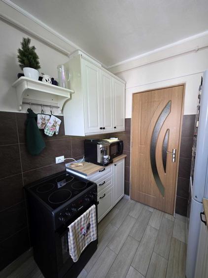 Apartament cu 3 camere semidecomandat în Gheorghe Lazăr