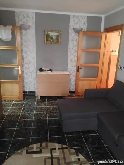 Apartament cu 3 camere semidecomandat în Central