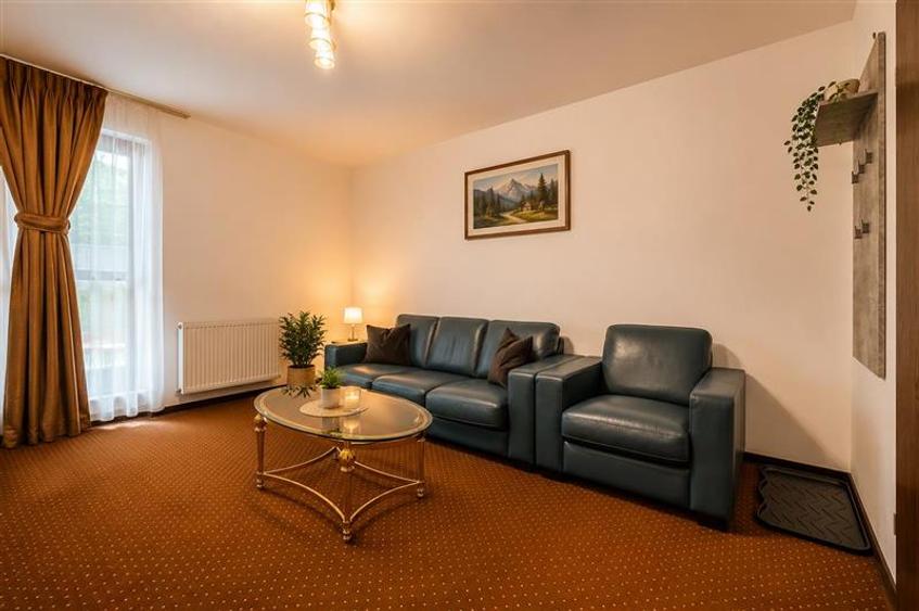 Sectiunea Distinct! Imobiliar& Transfer Business in inima statiunii Poiana Braso - 2