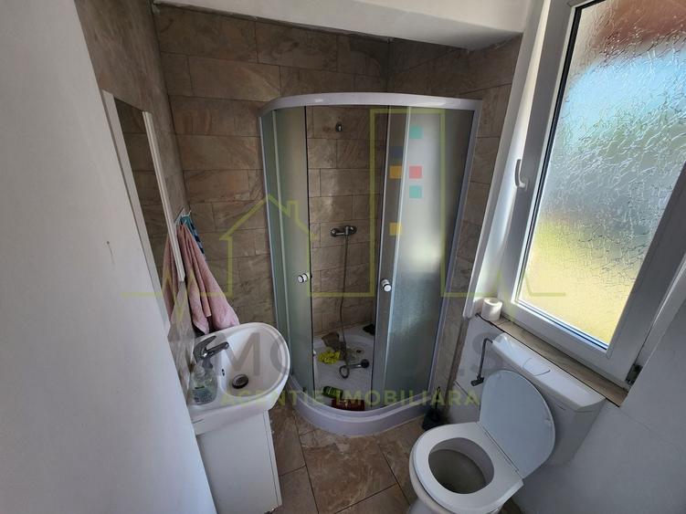 Casă individuală cu 5 camere cu Canalizare în Girocului