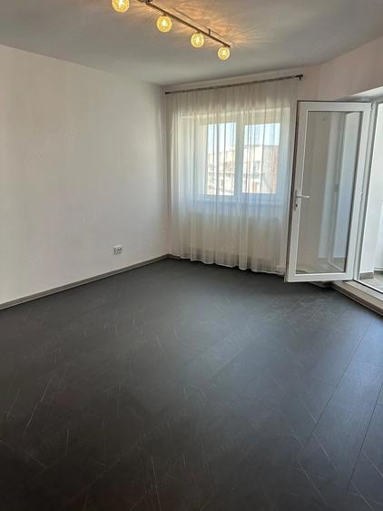De vanzare apartament cu 3 camere, zona Faleza, etaj 7/8, 149.000 euro - 6