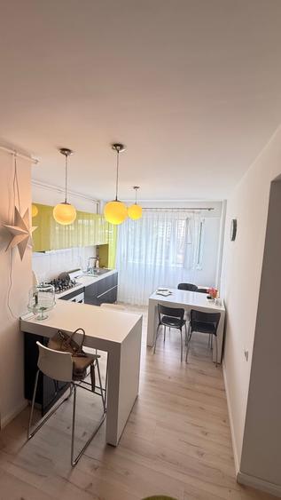 Apartament cu 3 camere semidecomandat în Ultracentral