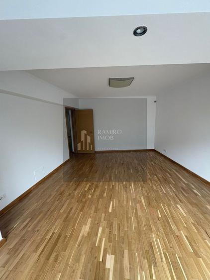 Apartament cu 4 camere semidecomandat în Unirii