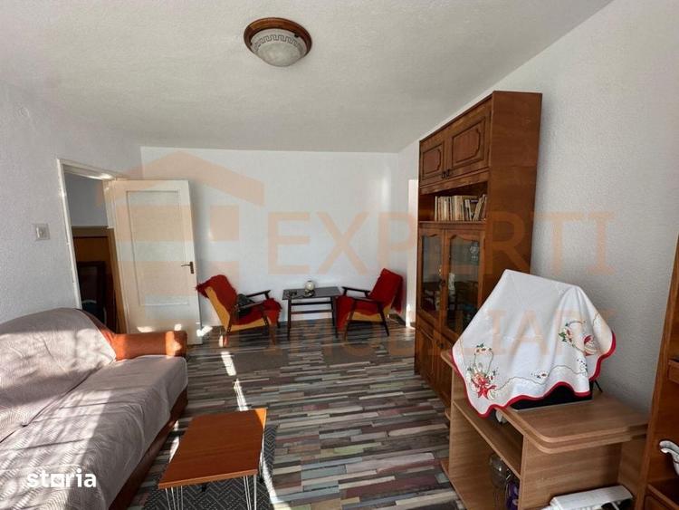 Apartament cu 3 camere semidecomandat în Central