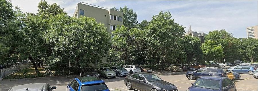 Apartament cu 3 camere semidecomandat în Titan