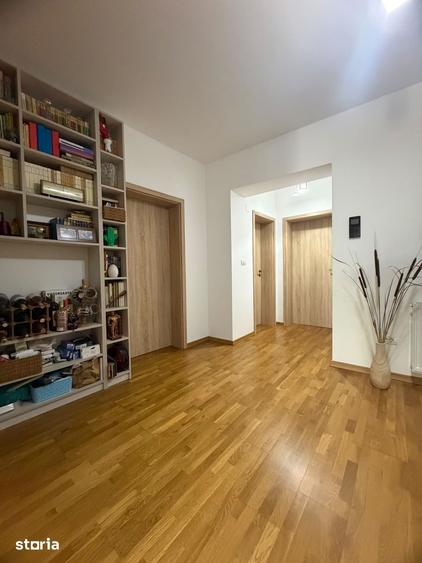 Casă cu 5 camere cu Teren 719 Mp în Fratelia