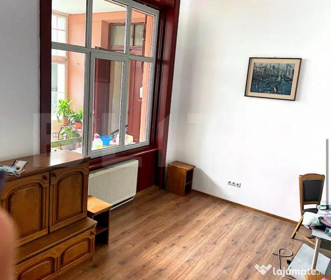 Apartament cu 4 camere decomandat în Central