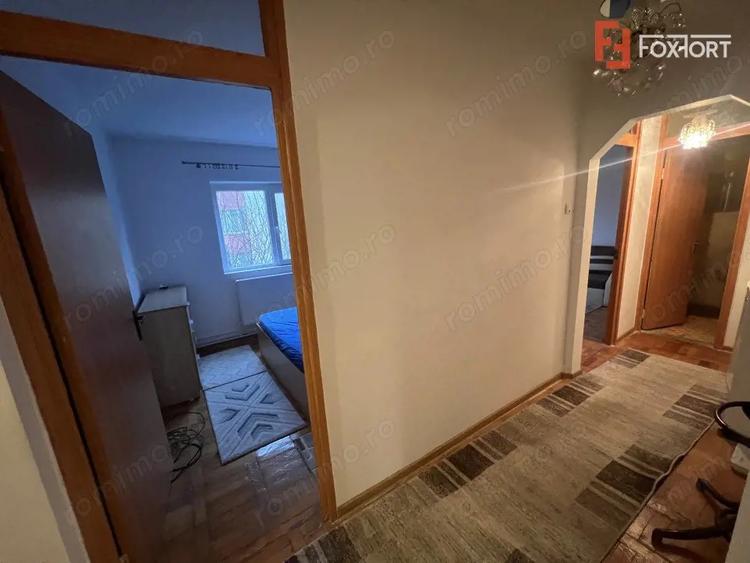 Apartament cu 4 camere semidecomandat, mobilat în Girocului