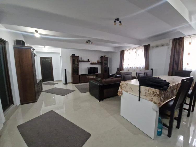 Casă cu 14 camere cu Teren 308 Mp în Tomis Nord