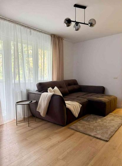 Apartament cu 3 camere semidecomandat în Titan