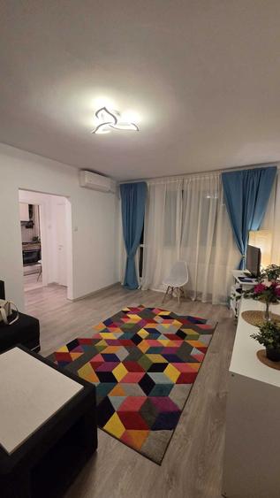 Apartament cu 2 camere semidecomandat în 1 Mai