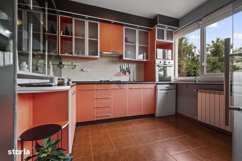 Apartament cu 4 camere în Roșu