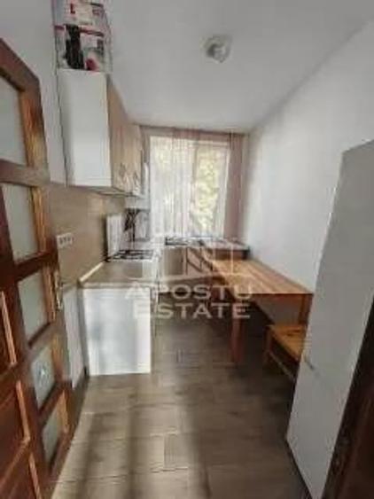 Apartament cu 2 camere semidecomandat în Ghiroda