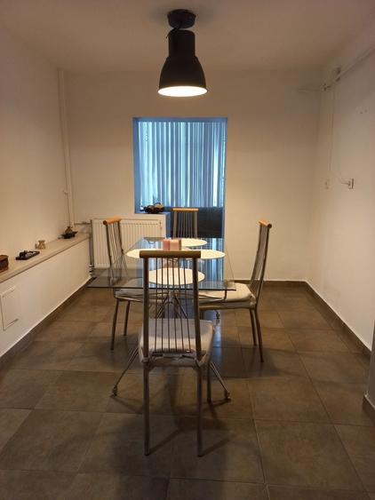 Apartament cu 3 camere decomandat în Cornitoiu