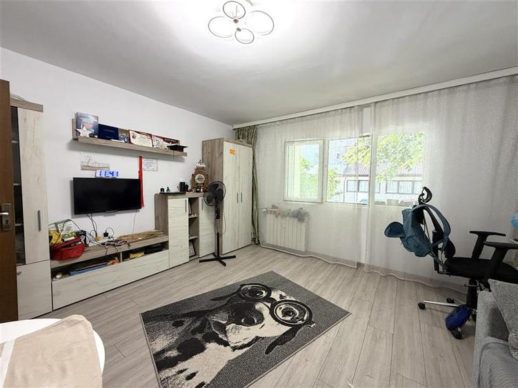 Apartament cu 2 camere decomandat în Nicolina