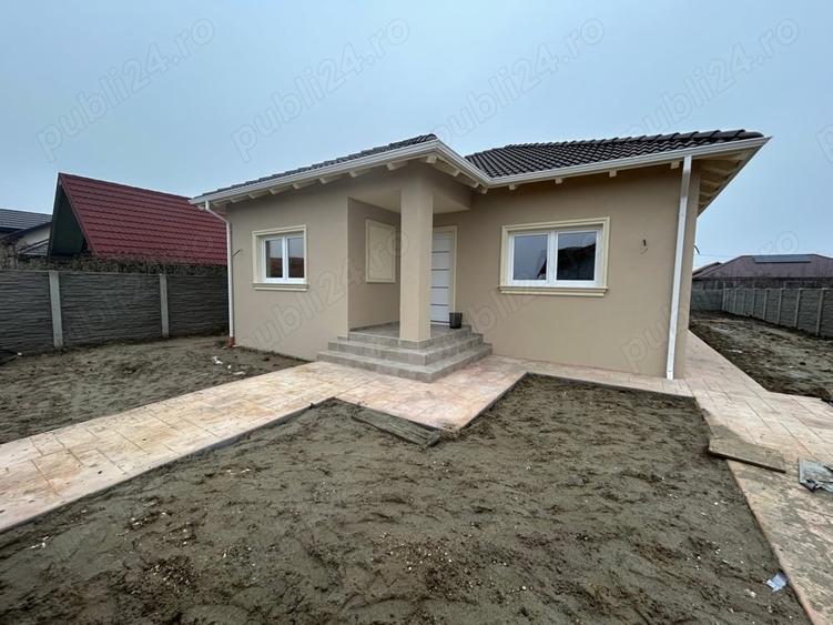 Casă cu 4 camere în Bazoș