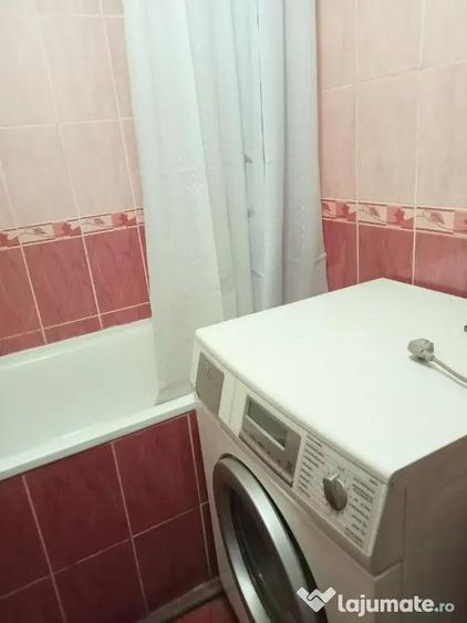 Garsonieră decomandată în Titan