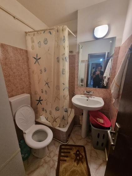 Apartament cu 4 camere decomandat, mobilat în Dacia
