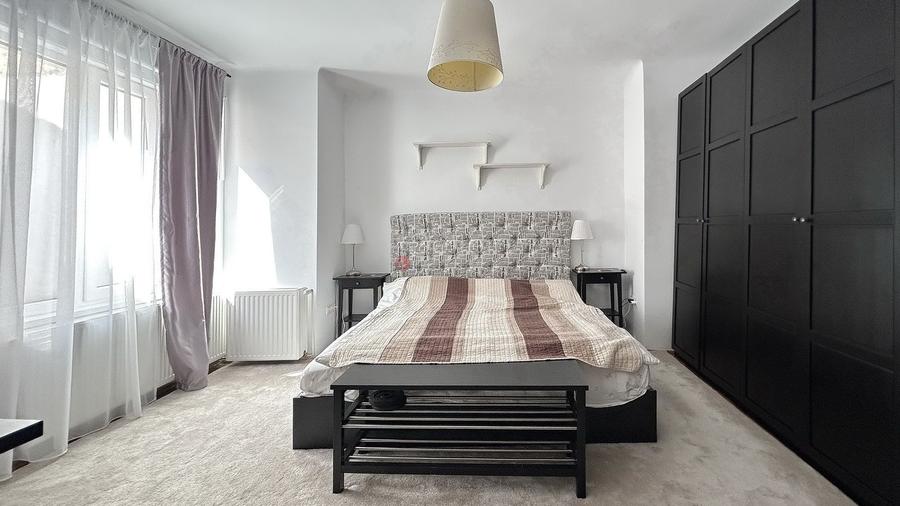 Apartament cu 4 camere decomandat, mobilat în Centrul Istoric