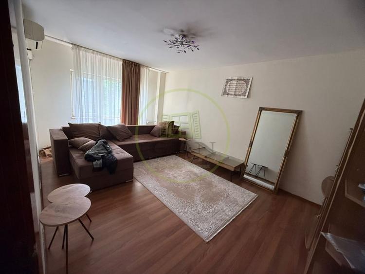 Apartament cu 4 camere decomandat, mobilat în Rovine