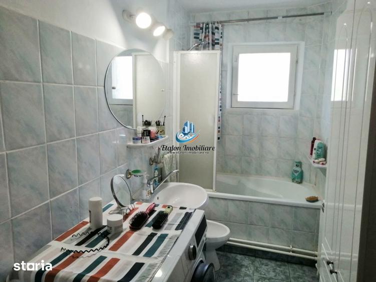 Apartament cu 3 camere decomandat în Est