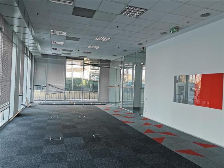 Birou, de 34 mp, în P-ta Presei Libere